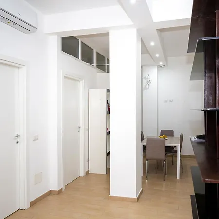 Easystay Rucellai شقة